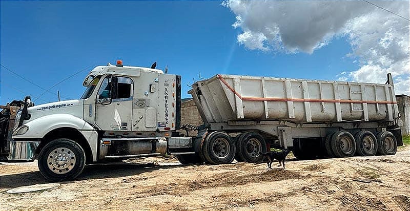 ¡ASEGURAN TRACTOCAMIÓN CON REPORTE DE ROBO EN CATEO DE LA FGR! - MUNICIPIO DE VILLA ALDAMA