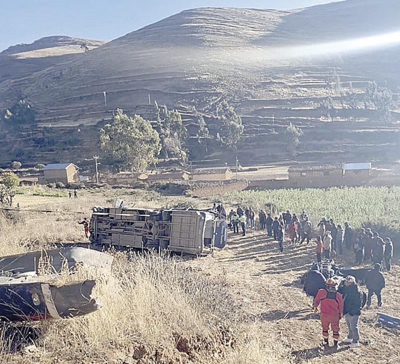 ¡MUEREN 9 MÚSICOS AL CAER EL AUTOBÚS DONDE IBAN A UN ABISMO DE 200 METROS!