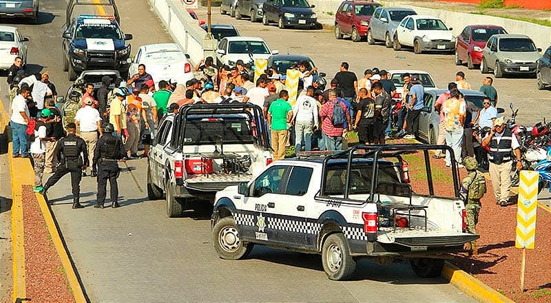 ¡ZIPIZAPE EN MANIFESTACIÓN DE TRABAJADORES DE CICE! - CERRARON PUENTE MORELOS