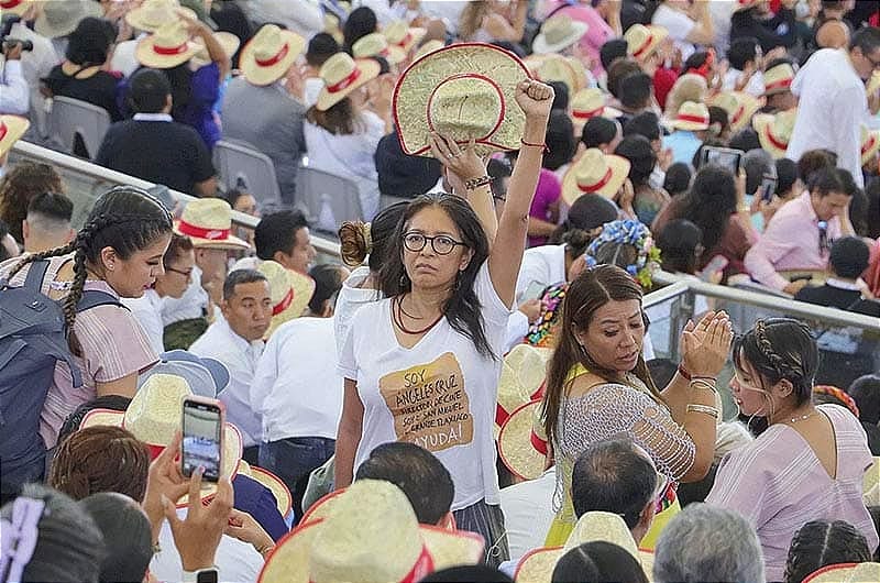 ¡ESCÁNDALOS ECLIPSAN LA GUELAGUETZA!