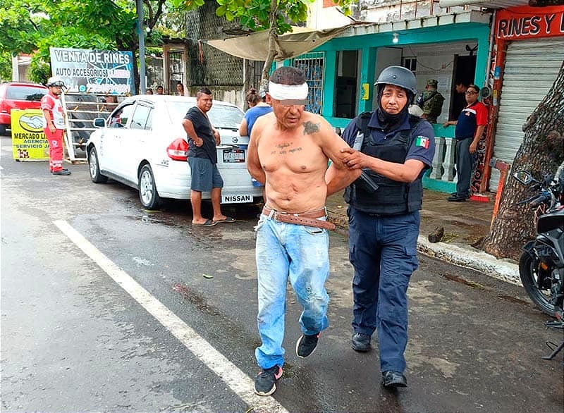 ¡LO CAZAN LOS VECINOS! - LO PERSIGUIERON Y ENTREGARON A LA POLICÍA