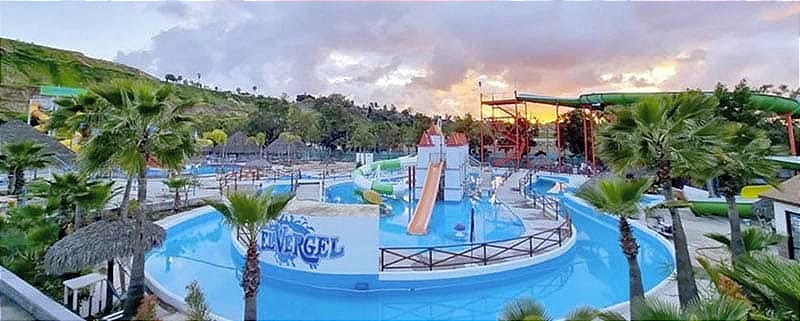 ¡COMANDO DISPARA A MUJERES Y NIÑOS EN PARQUE ACUÁTICO EN TIJUANA!