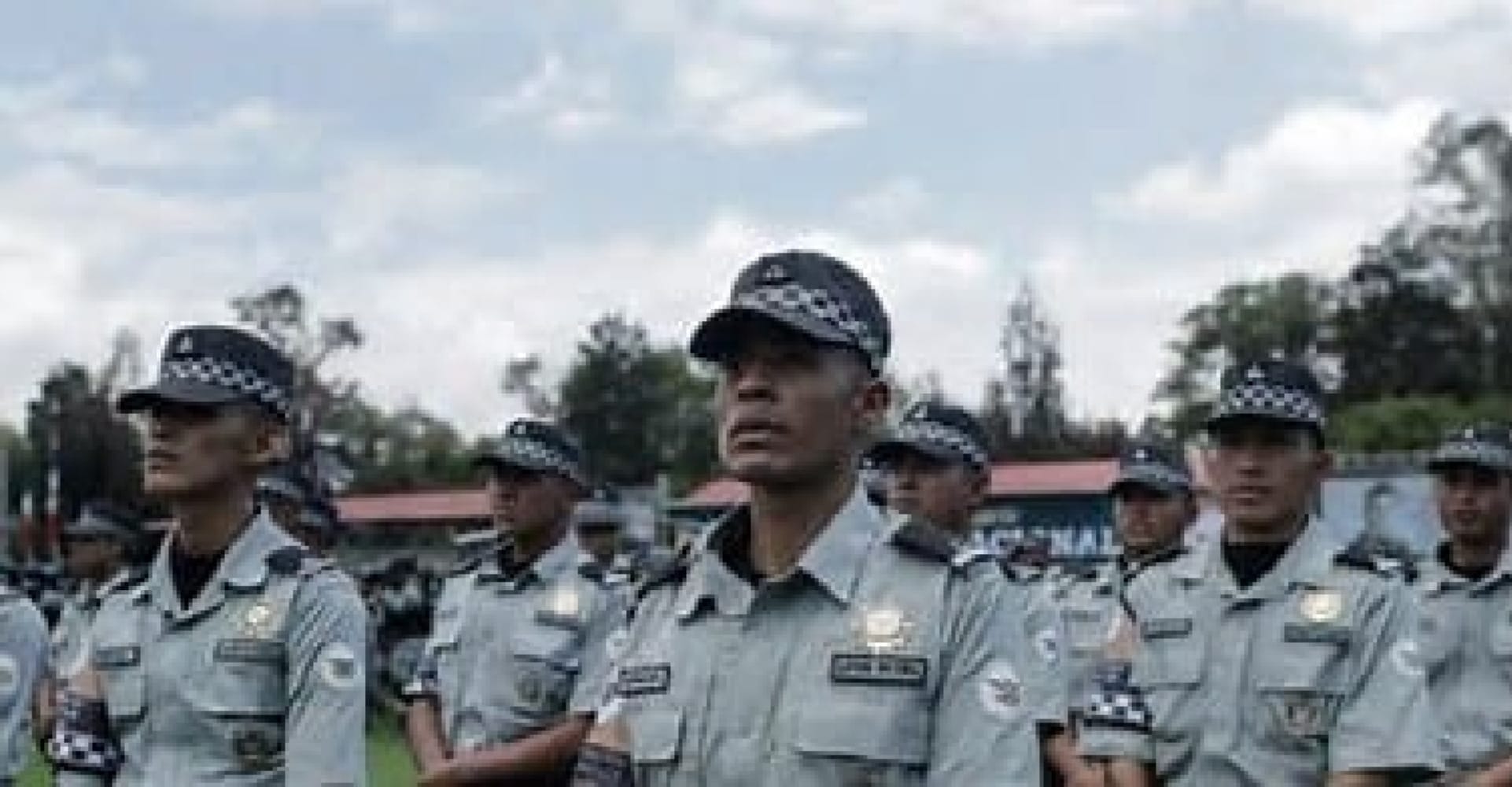 ¡CERCO MILITAR EN TORNO DE LA SECRETARÍA DE SEGURIDAD DE GARCÍA HARFUCH!