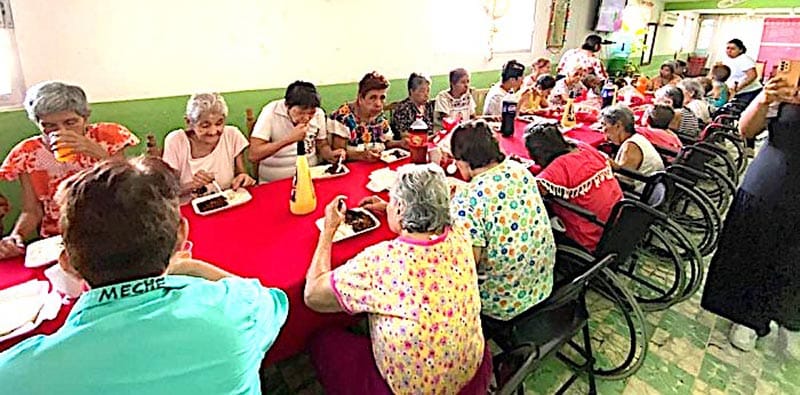 ¡CELEBRAN EN EL ABANDONO SU DÍA EN EL ASILO COGRA!