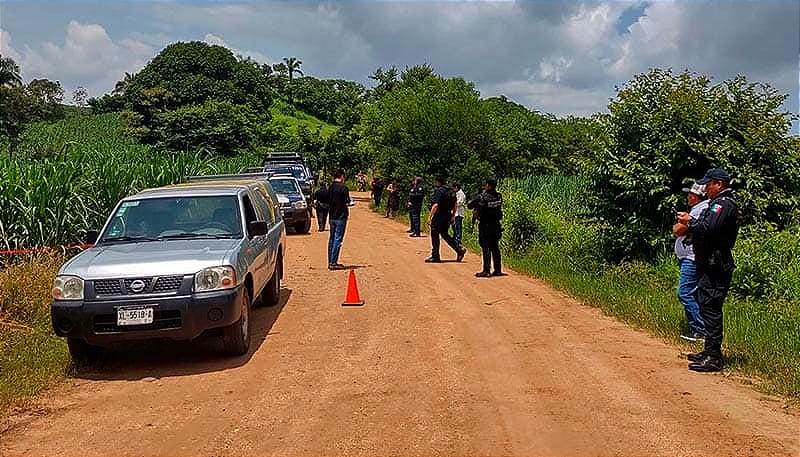 ¡HOMBRE DEGOLLADO EN HUEYAPAN DE OCAMPO! - NADIE DE LOS JORNALEROS LO CONOCÍA