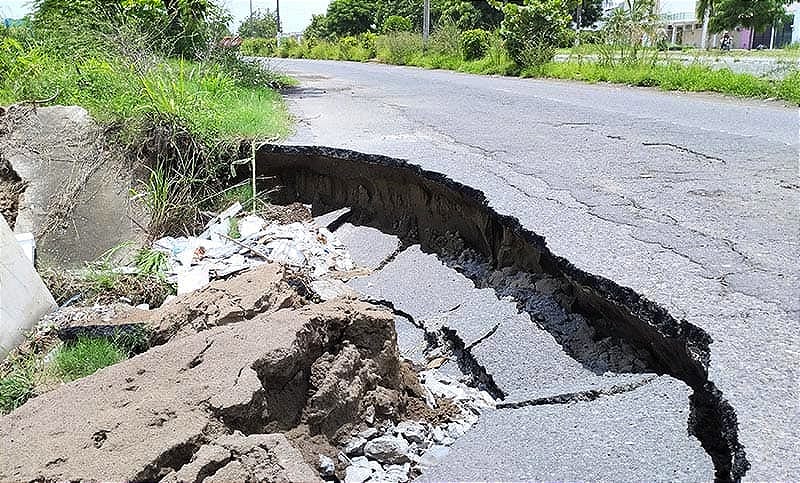 ¡SE HUNDE EL BULEVAR DE GEO LOS PINOS!