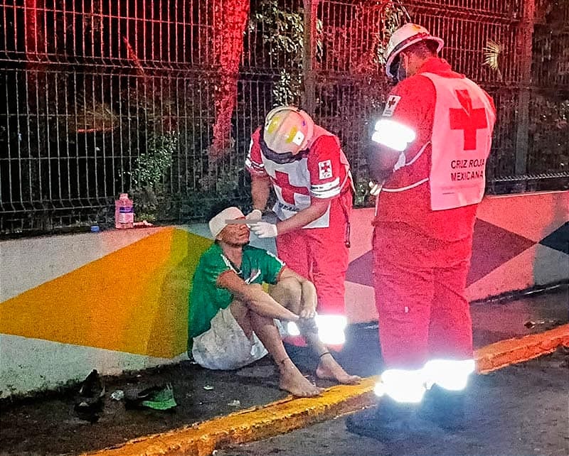 ¡LE QUITAN LO ESCANDALOSO A COCOTAZOS! - VECINOS SE HARTARON DEL VÁNDALO