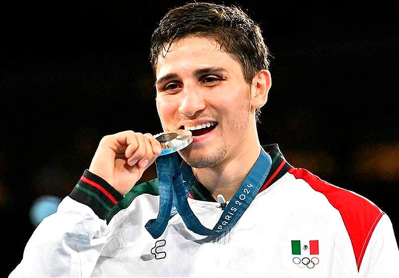 ¡VERDE ES DE PLATA! - *El mexicano cierra de manera brillante en el boxeo de JO