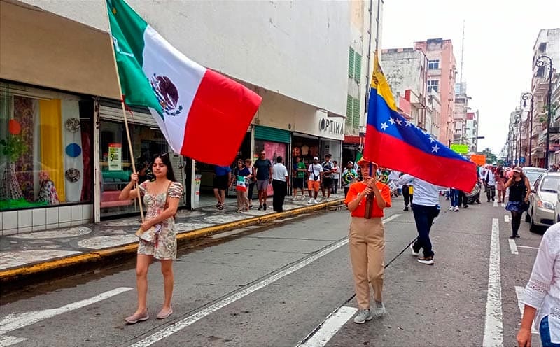 ¡NO HAY EQUILIBRIO! - "DEMOCRACIA SÍ, AUTORITARISMO NO"