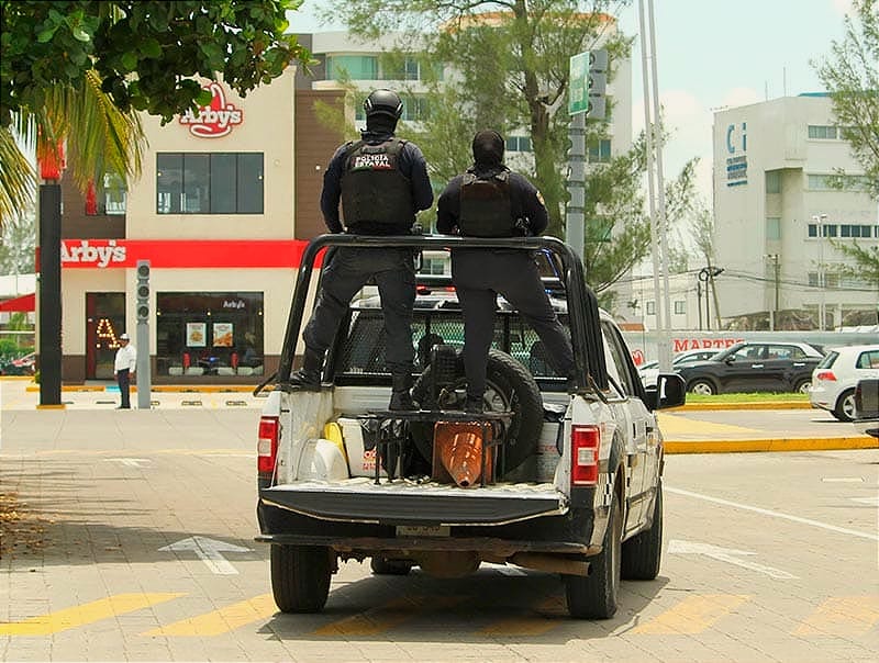 ¡OPERATIVO EN COSTA DE ORO! - VIOLENTO ASALTO SALIENDO DEL BANCO *CASQUILLOS DE .380