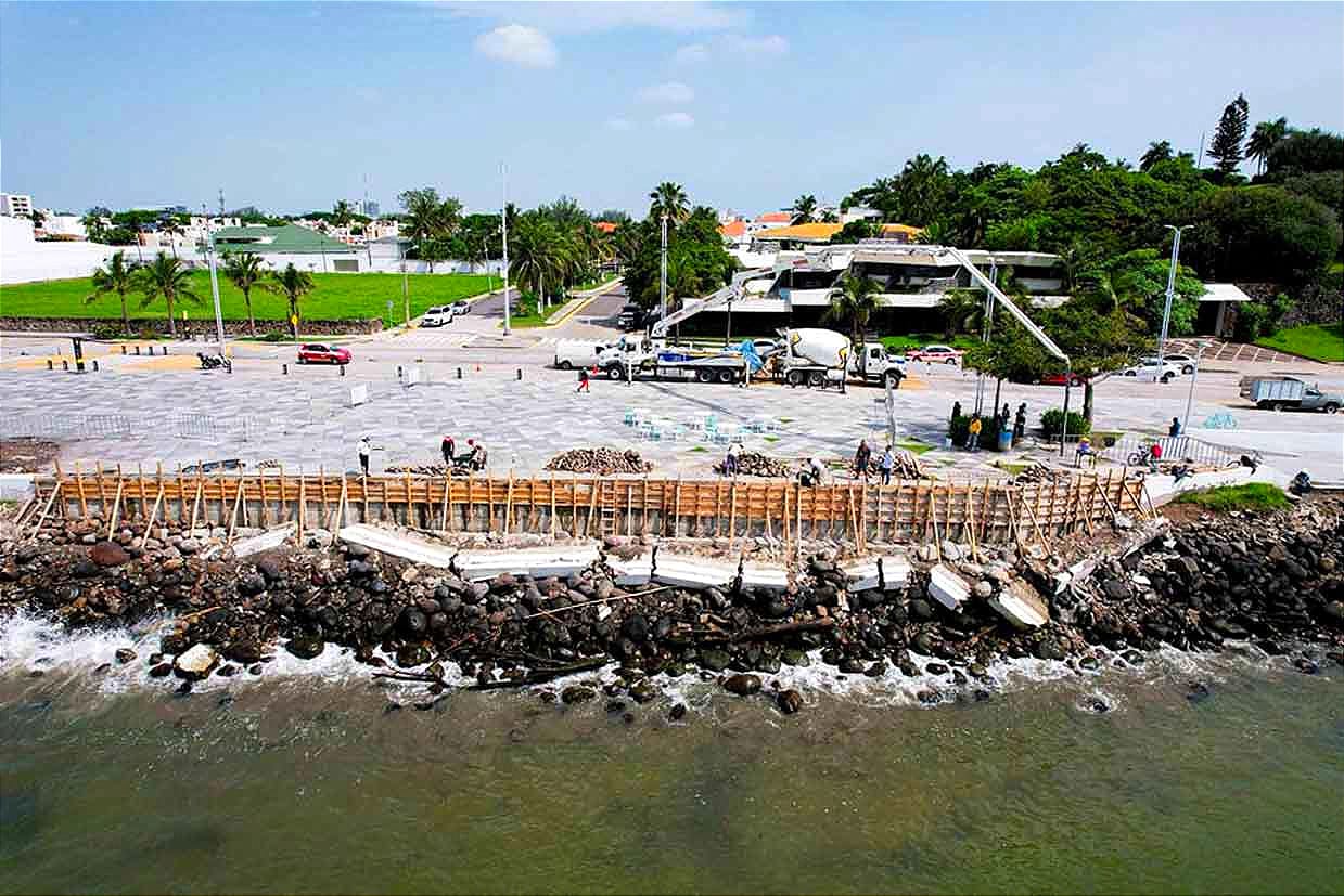 ¡YA QUEDÓ EL MURO DE LA PLAZA DE VALORES! - *Había colapsado por fenómenos meteorologicos