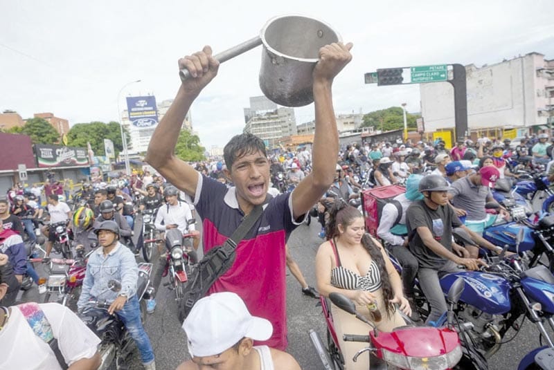 ¡CUATRO PERIODISTAS DETENIDOS DURANTE LAS PROTESTAS ACUSADOS DE TERRORISMO!