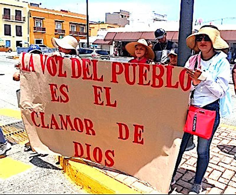 ¡REBELIÓN DE CATÓLICOS! - *No quieren que muevan a sacerdote