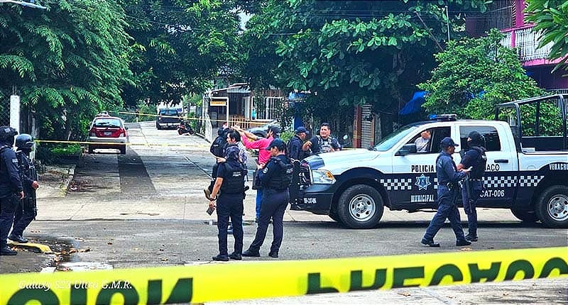 ¡TIROTEAN UNA CASA EN CATEMACO! - POLICÍAS ASEGURARON UNA CAMIONETA CON UNA GRANADA EN SU INTERIOR