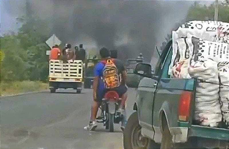 ¡ATACAN INSTALACIONES POLICIACAS CON DRONES Y QUEMAN UNIDADES EN TIERRA CALIENTE! - *Carretera Buenavista-Apatzingán