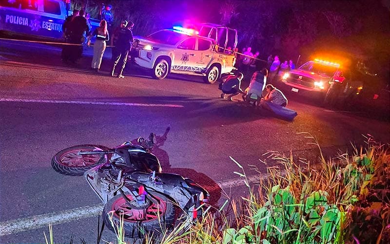 ¡JOVENCITO EN MOTOCICLETA PIERDE LA VIDA EN LA CARRETERA FEDERAL BOCA DEL RÍO-ANTÓN LIZARDO!