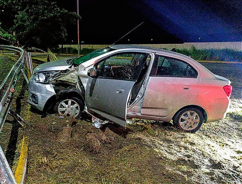 ¡PARRANDERO CHOCA Y SALE VOLANDO DE LA CARRETERA! - EN LA DESVIACIÓN AL AEROPUERTO