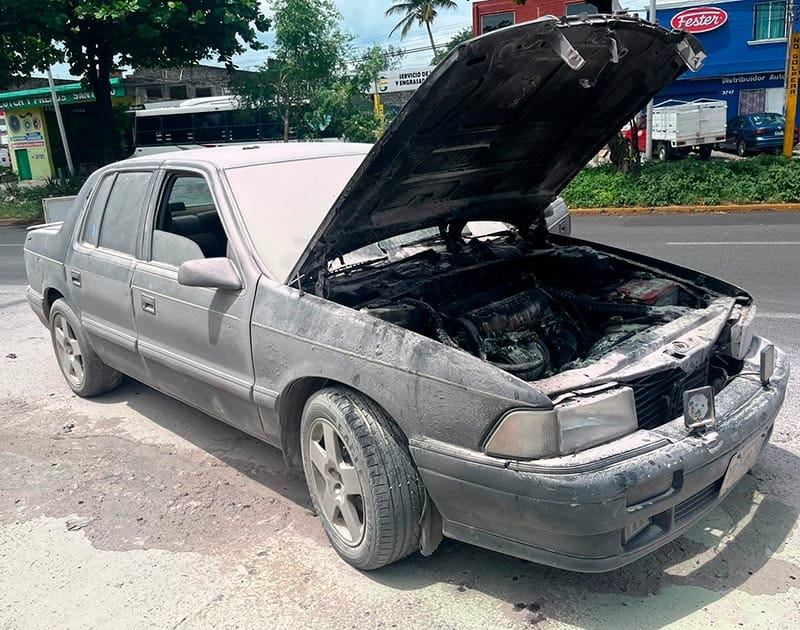 ¡SE INCENDIA AUTO EN LA GASOLINERA! - AVENIDA CUAUHTÉMOC