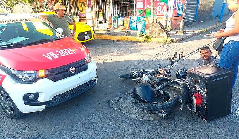 ¡TAXISTA ARROLLÓ A “JINETE DE ACERO”! - POCITOS Y RIVERA