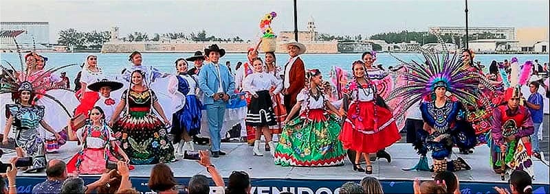 DESFILE Y DANZAS POR DÍA DEL FOLKLORE!