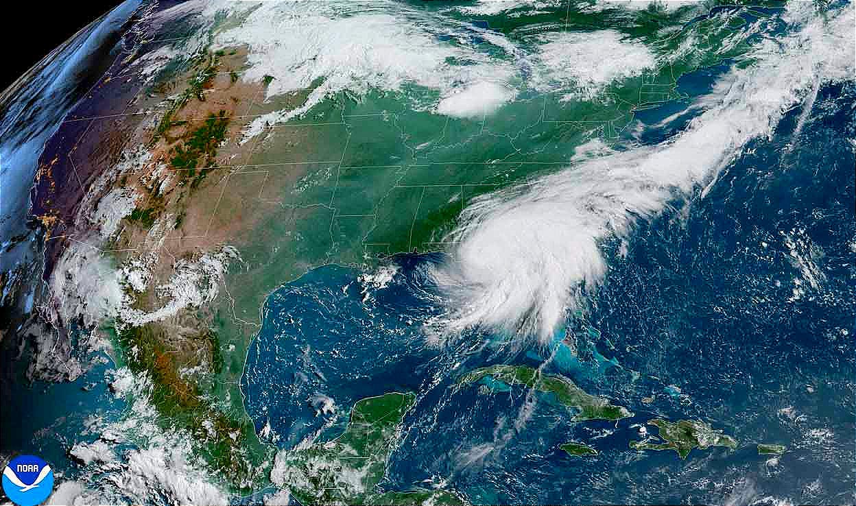 ¡HURACÁN "DEBBY" LE DA A FLORIDA! - *AQUÍ: BOCHORNO, DOS NUBES Y SOPLANDO DEL ESTE