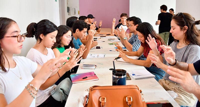 REALIZAN TALLER DE LENGUA DE SEÑAS MEXICANAS