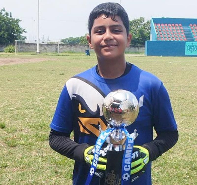 ¡LOS HALCONES RÍO MEDIO GANAN CAMPEONATO EN EL FUTBOL JUVENIL!