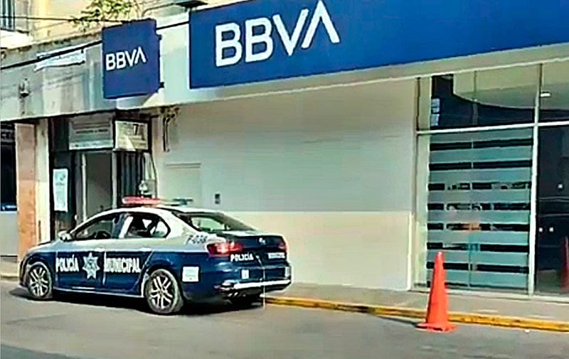 ¡EMPISTOLADOS DESPOJAN DE 700 MIL A CUENTAHABIENTE!