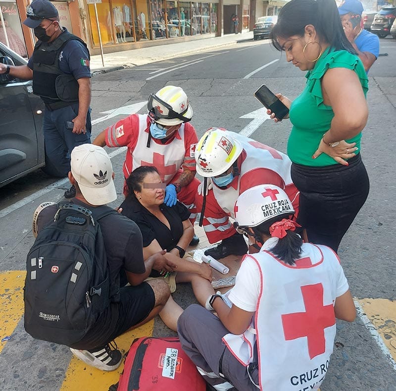 ¡EL CONDUCTOR DIJO QUE SE ESTACIONARÍA MÁS ADELANTE PERO SE DIO A LA FUGA!