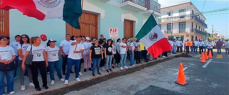 ¡PLANTÓN EN LA CASA JUÁREZ!