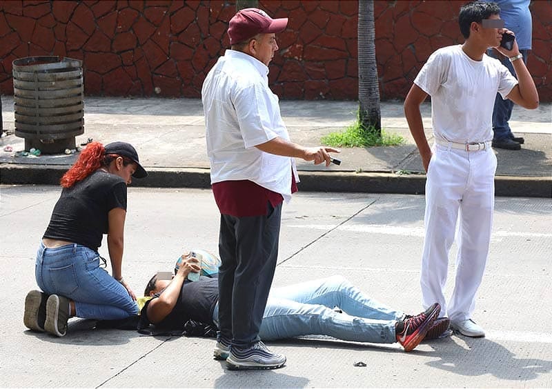 ¡ESTUDIANTE DE ENFERMERÍA ARROLLÓ CON SU MOTO A JOVEN TRABAJADORA! - DÍAZ MIRÓN Y AZUETA