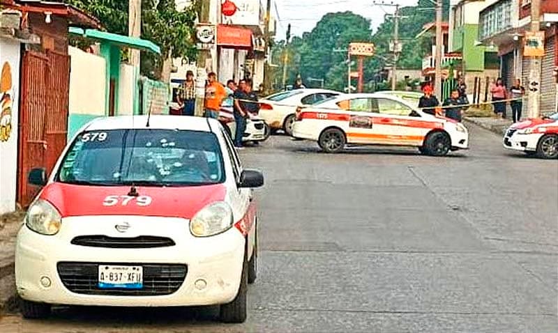 ¡EJECUTAN A TAXISTA! - 14 BALAZOS! *ACRIBILLADO EN CALLES DE TUXPAN