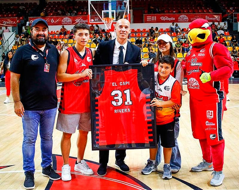 ¡HALCONES ROJOS INMORTALIZAN SU 31! - *Retiran el jersey del “CAPI” CARLOS RIVERA