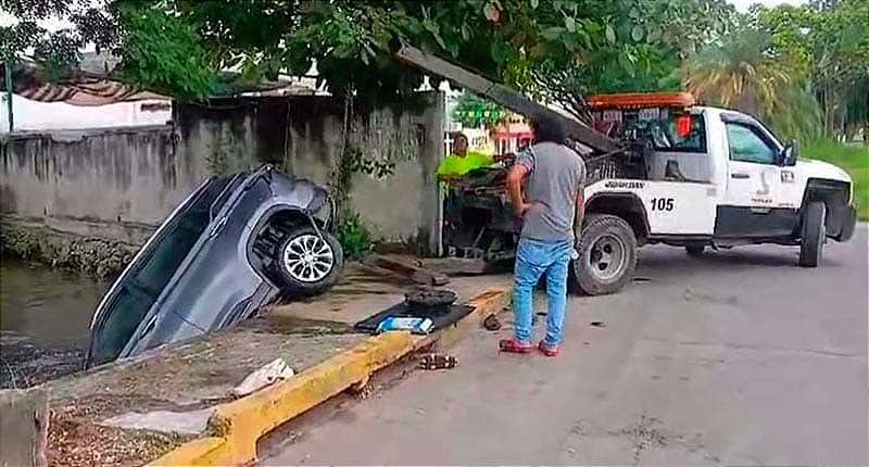 ¡GRITANDO SE VAN AL CANAL DE AGUAS NEGRAS! - Fraccionamiento Laguna Real