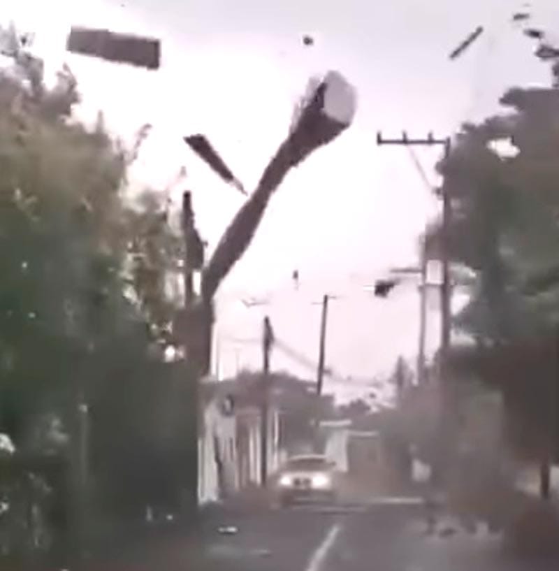 ¡TORNADO! - *Y eso que no entró John, fue momentáneo pero causó estragos *CATEMACO