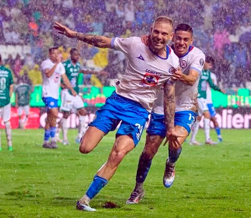 ¡CRUZ AZUL MANTIENE EL LIDERATO GENERAL!