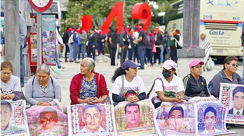 ¡‘ARDE’ EL ZÓCALO POR AYOTZINAPA!