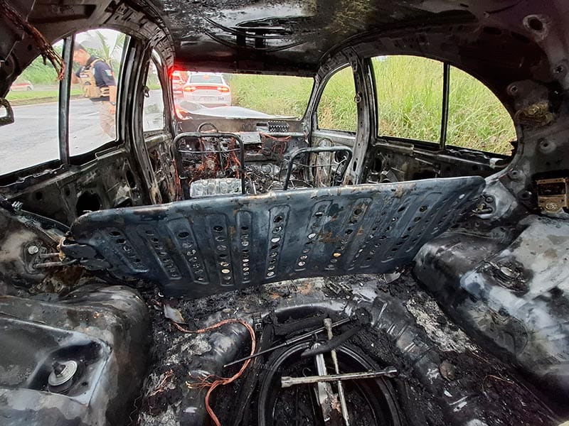 ¡AUTOMÓVIL CARBONIZADO EN CARRETERA DE BOCA DEL RÍO!