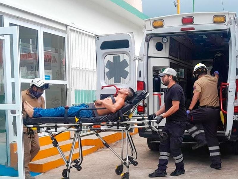 ¡ALBAÑIL BALEADO! - *LE DISPARARON DESDE UN AUTO *SANTA ANA ATZACAN