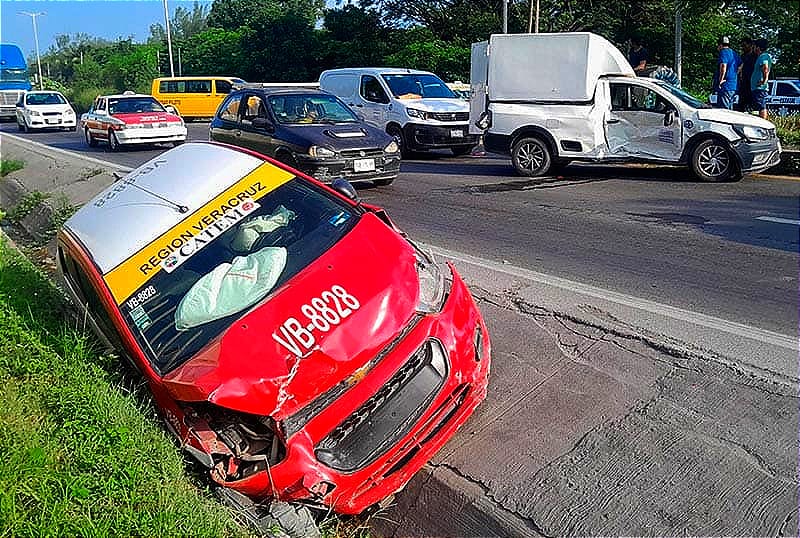 ¡CUATRO HERIDOS EN ENCONTRONAZO! - Carretera Federal 140 Veracruz-Xalapa