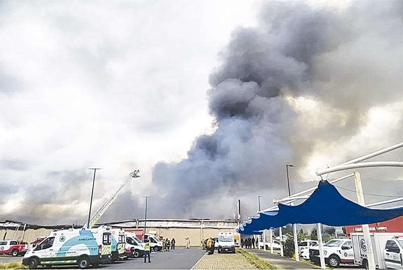 ¡SE QUEMA EL WALMART DE ZAPOPAN!