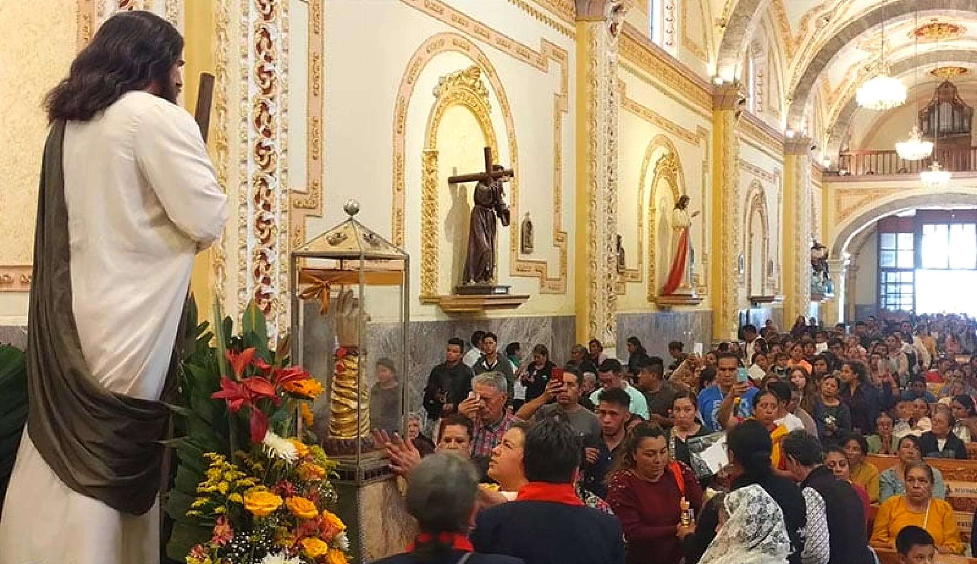 ¡NO CABÍAN EN LA IGLESIA! - Parroquia de San Miguel Arcángel en Perote