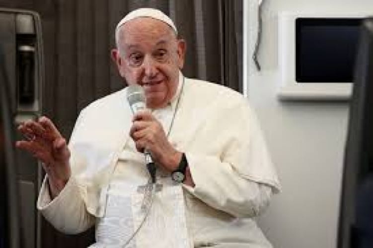 ¡EL PAPA FRANCISCO CRITICA A TRUMP Y HARRIS Y DICE QUE LOS VOTANTES DEBEN ELEGIR ENTRE "EL MAL MENOR"!