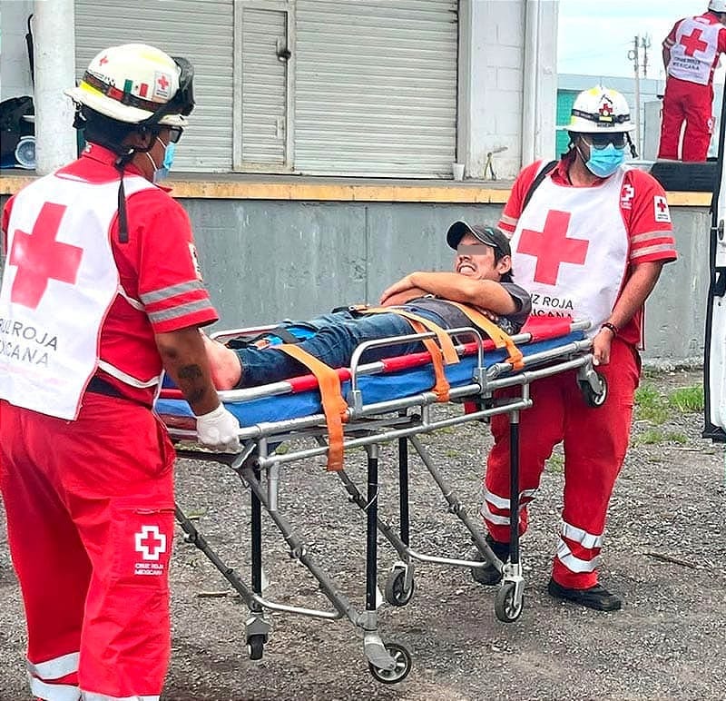 ¡TRABAJADORES CAEN DE MONTACARGAS EN LA CENTRAL DE ABASTOS!