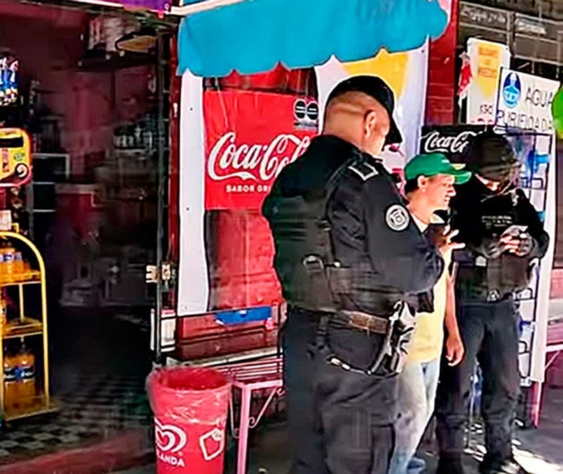 ¡EMPISTOLADOS ASALTAN TIENDA DE ABARROTES Y LOCAL DE CARNITAS!