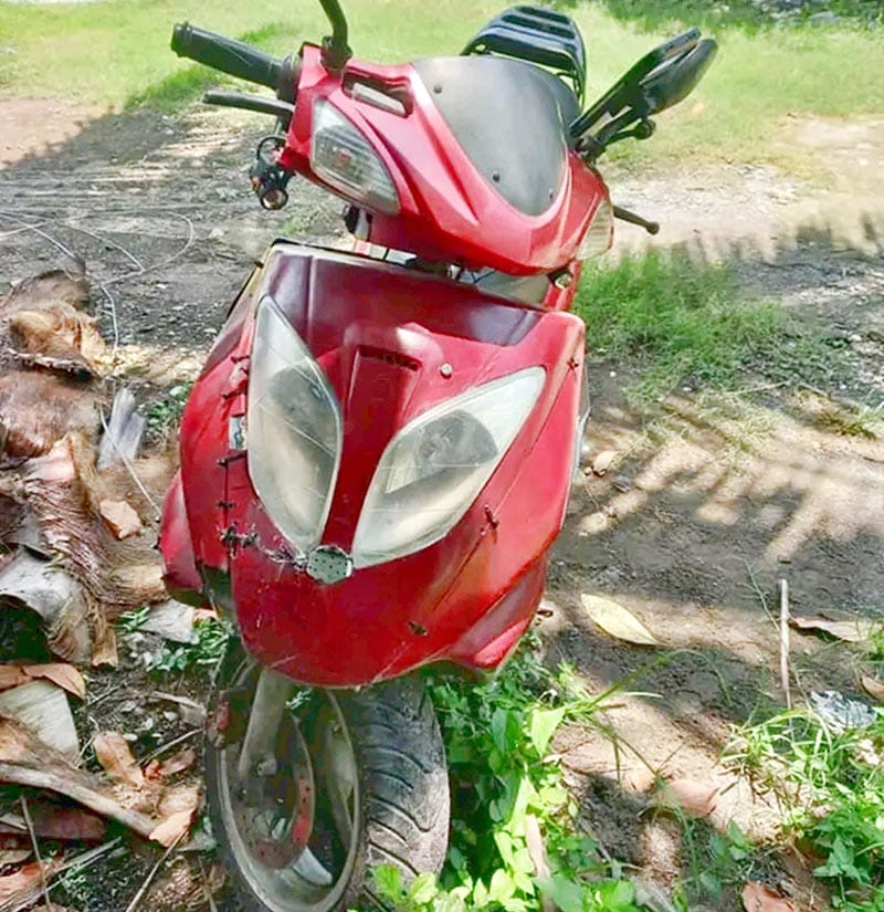 ¡“RATAS” APROVECHAN LLUVIA PARA ROBARSE UNA MOTOCICLETA!