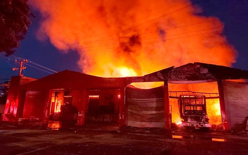 ¡SE QUEMA LA BODEGA! - *LAS TIENDITAS DE LAS COLONIAS POPULARES SE SURTÍAN AHÍ *ABARROTERA SAN FERNANDO