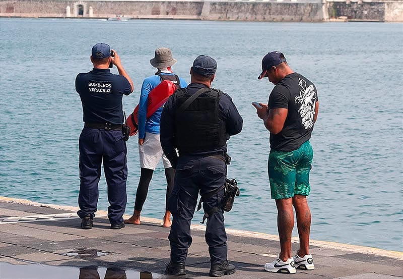 ¡LE SALIÓ LO CHANOC! - SE VA NADANDO DEL MALECÓN A SAN JUAN DE ULÚA!