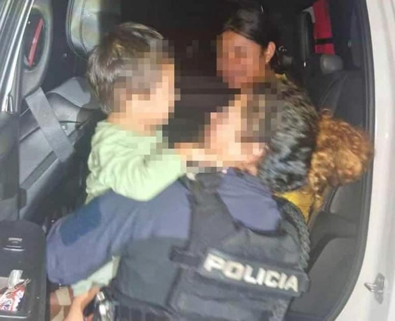 ¡ABANDONAN A NIÑO DE 2 AÑOS ROBADO EN COATZACOALCOS!