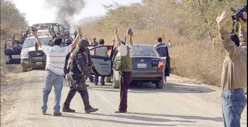 ¡FAMILIAS DESPLAZADAS POR EL CRIMEN ORGANIZADO PIDEN AYUDA HUMANITARIA!